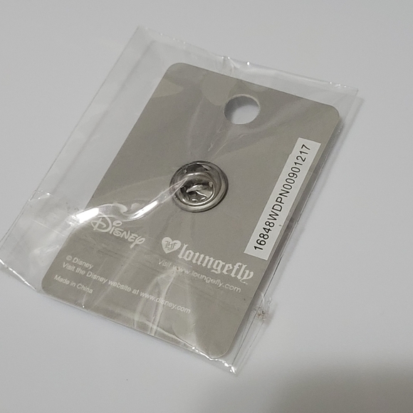 LOUNGEFLY X DISNEY SNOW WHITE AND THE SEVEN DWARFS SPINNER ENAMEL PIN - Picture 2 of 2